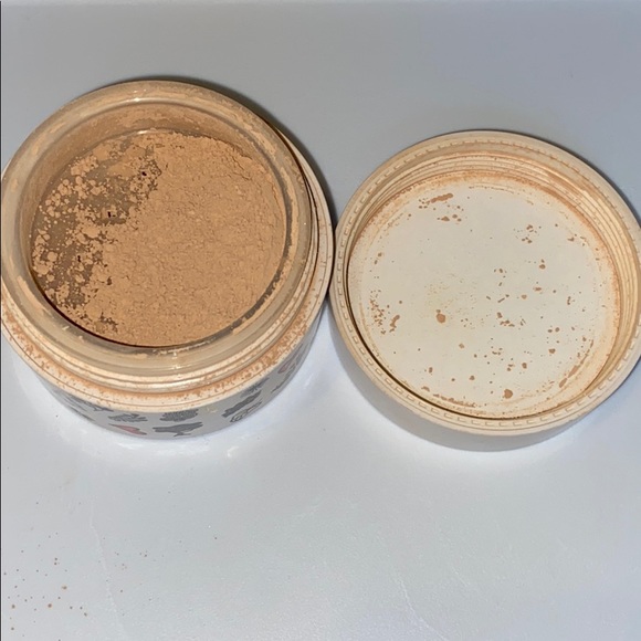 Powder foundation - Picture 2 of 2